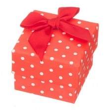 Cutiuță de cadou roșie pentru inel - buline albe cu fundiță