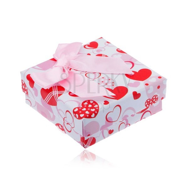 Cutiuță de cadou pentru cercei - inimi roșii, albe și roz, fundiță