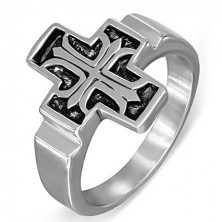 Inel din oțel, cruce latină patinată cu floare de crin