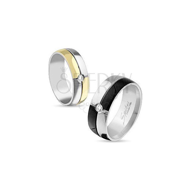 Inel lucios realizat din oțel în culori argintii și aurii, striații decorative , zirconii transparente, 6 mm