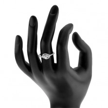 Inel de logodnă realizat din argint 925, inimă din zirconiu transparent, linii răsucite
