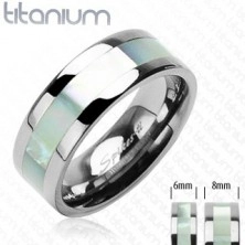 Inel de logodnă realizat din titan,de culoare argintie,cu dungi perlate pe mijloc