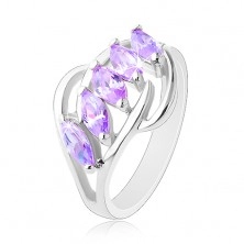 Inel de culoare argintie, zirconii în formă de bob de culoare violet deschis, arcade lucioase