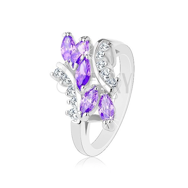 Inel de culoare argintie, forme de bob violet, linii transparente răsucite