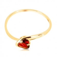 Inel realizat din aur galben de 14K - inimă din garnet roşu, braţe asimetrice