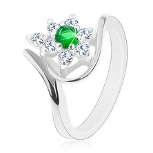 Inel strălucitor de culoare argintie, floare verde închis cu petale transparente