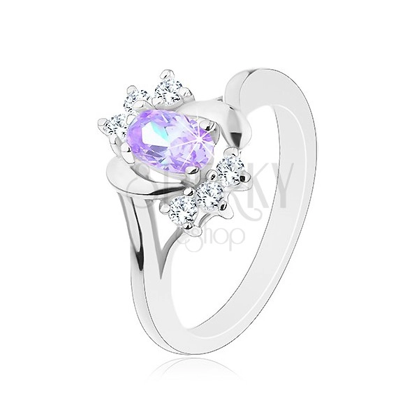 Inel în nuanță argintie, piatră ovală violet deschis, arce strălucitoare, zirconii transparente 