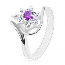 Inel de culoare argintie, brațe asimetrice, floare formată din zirconiu violet - transparent