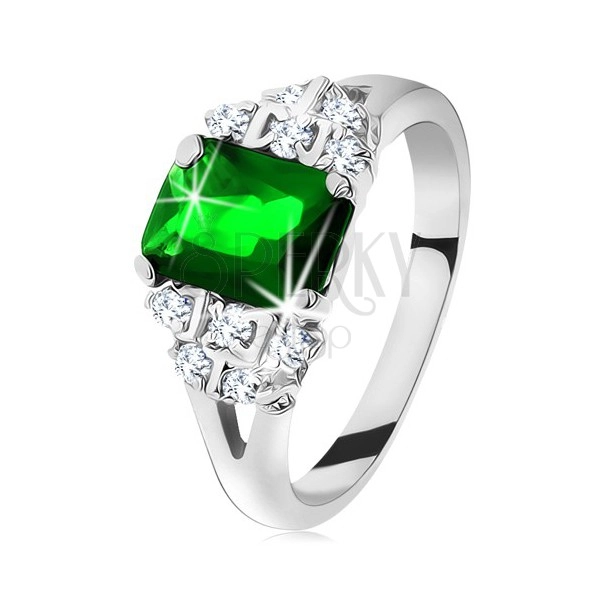 Inel strălucitor de culoare argintie, zirconiu verde-smarald, brațe despicate