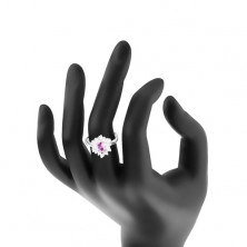 Inel în nuanță argintie cu un zirconiu violet ametist, zirconii transparente