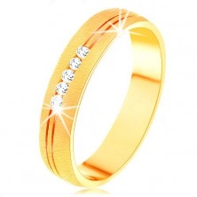 Inel din aur galben de 14K cu suprafaţă satinată, crestătură dublă, zirconii transparente