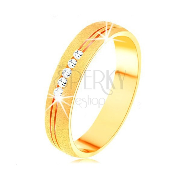 Inel din aur galben de 14K cu suprafaţă satinată, crestătură dublă, zirconii transparente