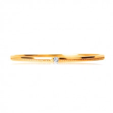 Inel realizat din aur galben de 14K - zirconiu transparent micuț, braţe striate delicat