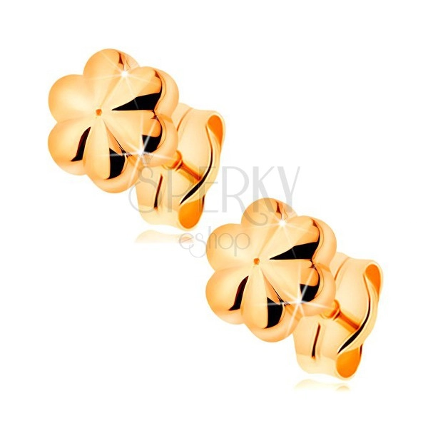 Cercei cu șurub realizați din aur galben de 14K - floare mică lucioasă cu crestături