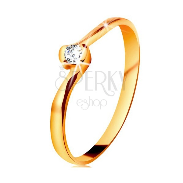 Inel din aur galben 14K - diamant transparent prins între capetele îndoite ale brațelor