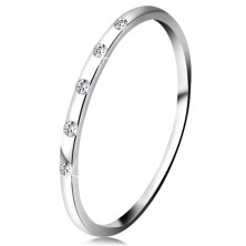 Inel din aur alb 14K - cinci diamante mici transparente, bandă subțire