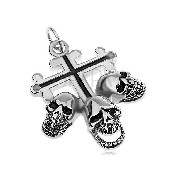 Pandantiv argintiu din oțel, cruce trilobată cu linii negre, trei cranii