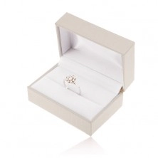 Cutiuță albă de cadou pentru inel sau cercei, suprafață canelată