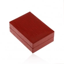Cutiuță pentru cercei, din piele artificială de culoare roșu-închis, suprafață lucioasă canelată