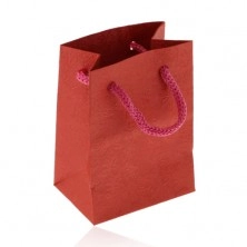 Punguță de hârtie pentru cadou, suprafață mată de culoare roșie, model cu trandafiri