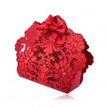 Cutiuţă roşie de cadou cu model floral, decupaje şi fundă