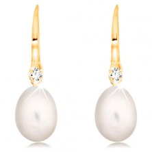 Cercei din aur galben 14K - perla albă ovală și zirconiu transparent pe cârlig