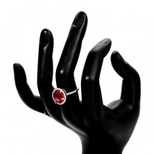 Inel din argint 925 - zircon roșu oval, contur zirconii transparente
