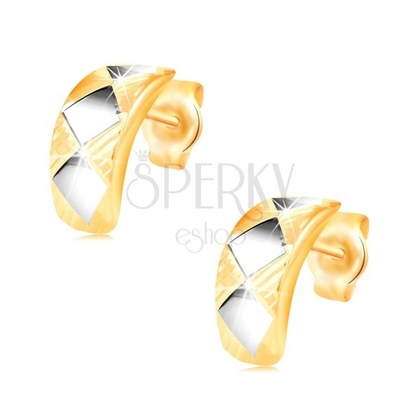 Cercei din aur de 14K – arc strălucitor cu romburi din aur alb și crestături