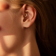 Piercing rotund pentru ureche sau nas cu coroană decorativă cu zirconii