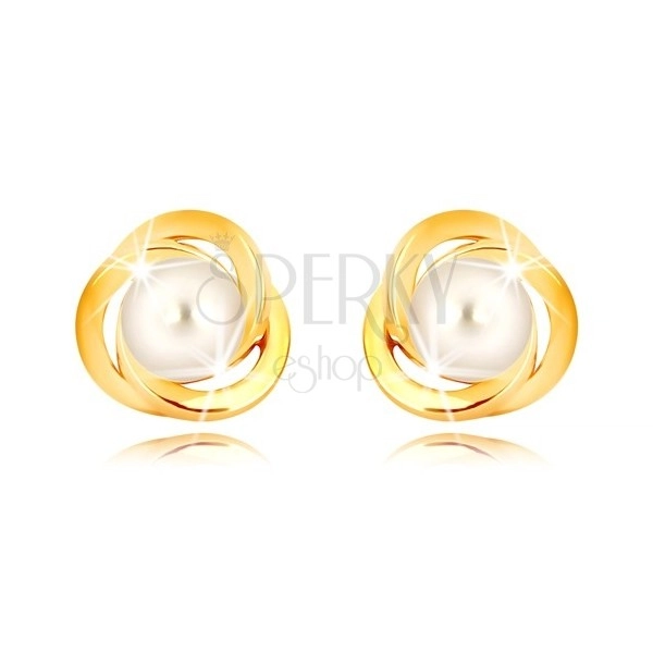 Cercei din aur galben 9K - trei benzi împletite, perla albă de apă dulce, 5 mm