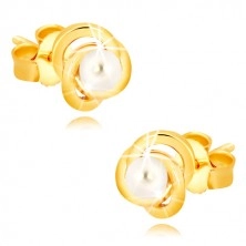 Cercei din aur galben 9K - trei inele împletite între ele, perla de apă dulce de culoare albă, de 3 mm