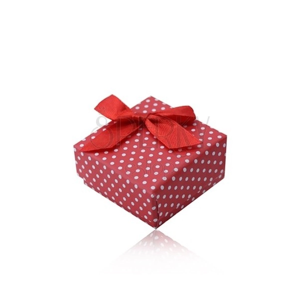 Cutie roșie de cadou pentru inel sau cercei, buline albe, fundă