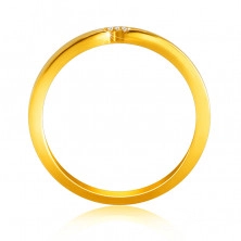 Bandă din aur galben de 14K - inel cu o crestătură fină, diamante strălucitoare clare