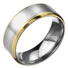 Inel din titan – bandă mată argintie, cu caneluri și margini aurii